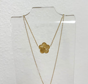 Unique daisy necklace