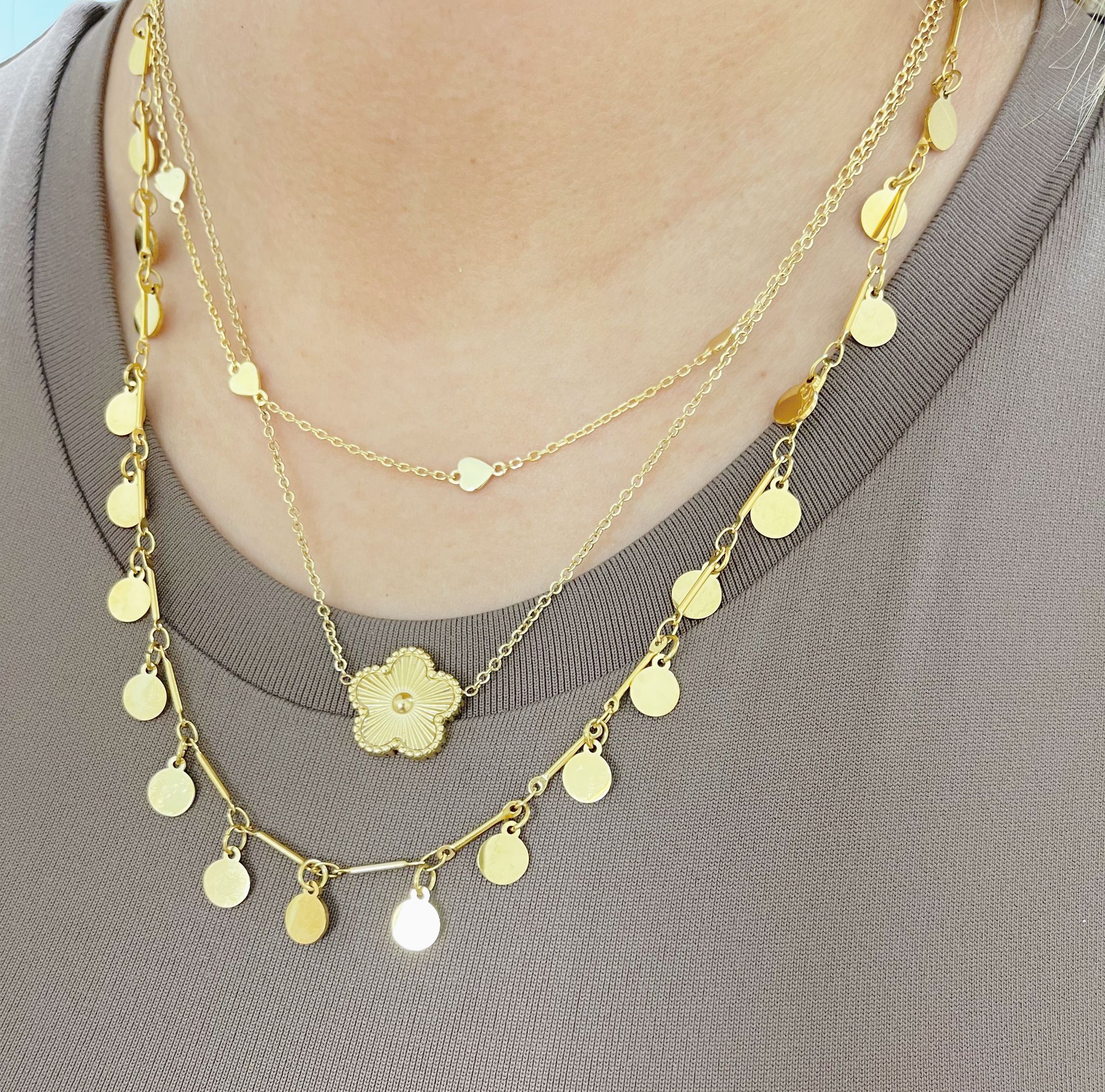 Unique daisy necklace